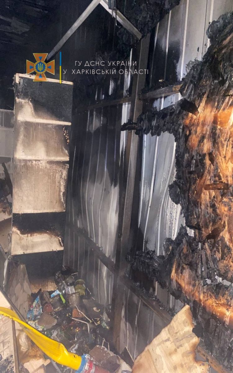 Пожар Харьков: мясной павильон сгорел на проспекте Тракторостроителей